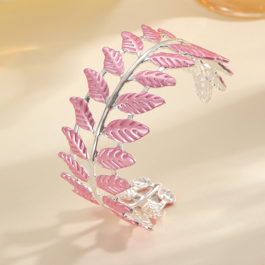 Ladies bracelet in elegant leaf design Fashion Glam
