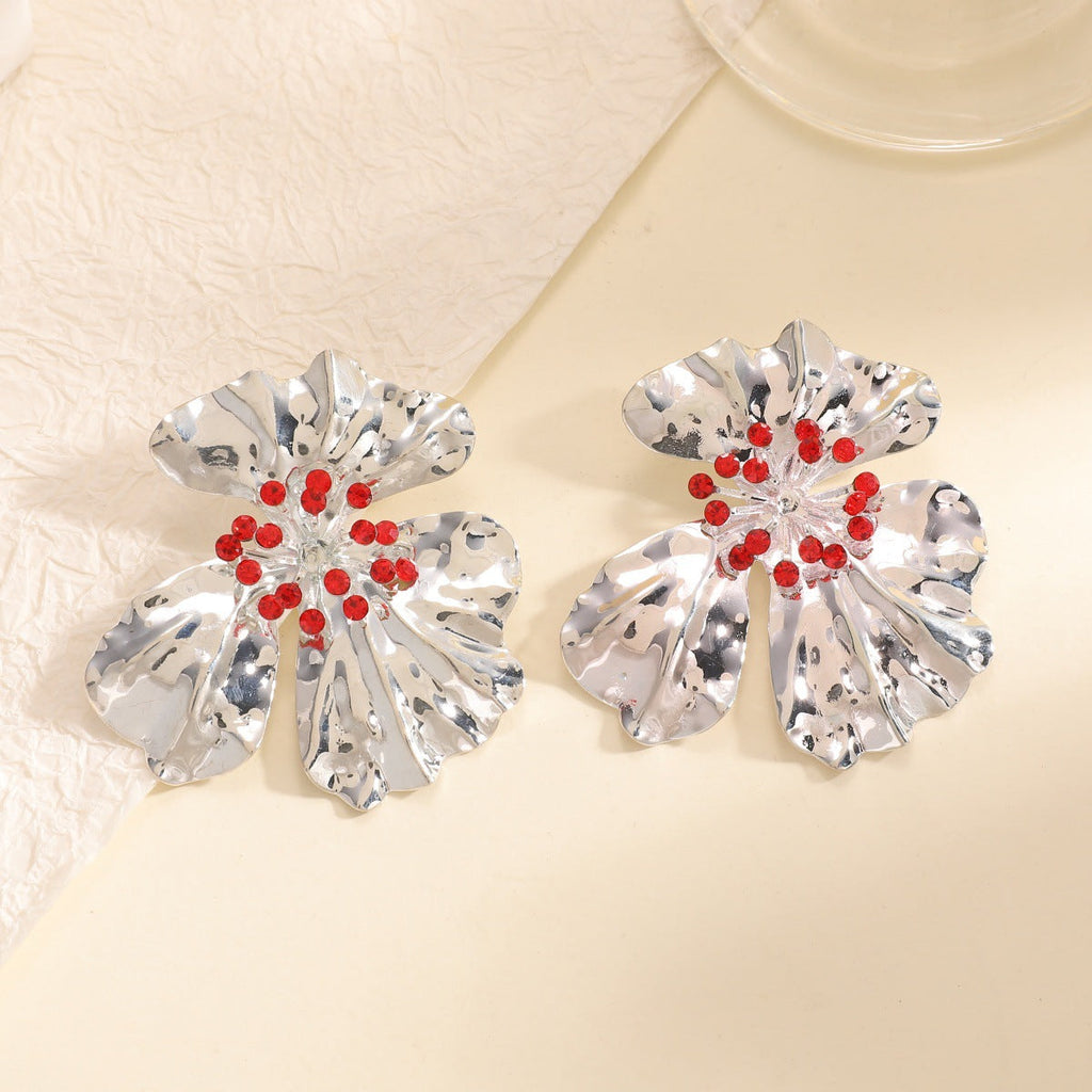 Women’s metal flower earrings with sparkling red accents Fashion Glam