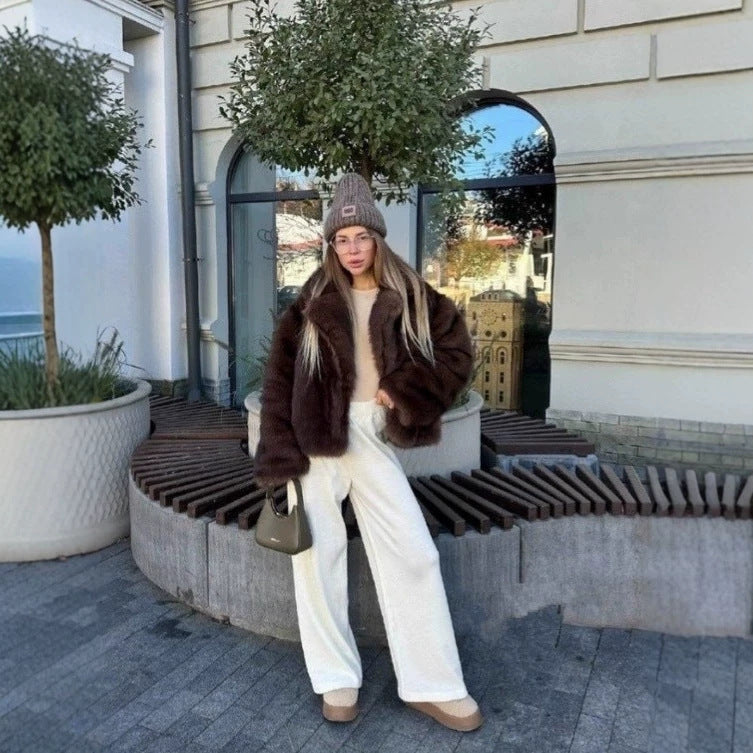 Women's short jacket made of vegan high-pile faux fur with extra soft volume and open front Fashion Glam