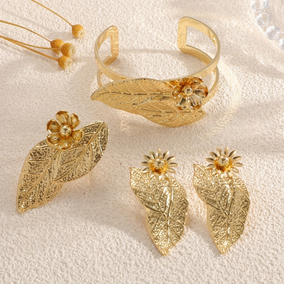 Ladies bangle with elaborate leaf design Fashion Glam