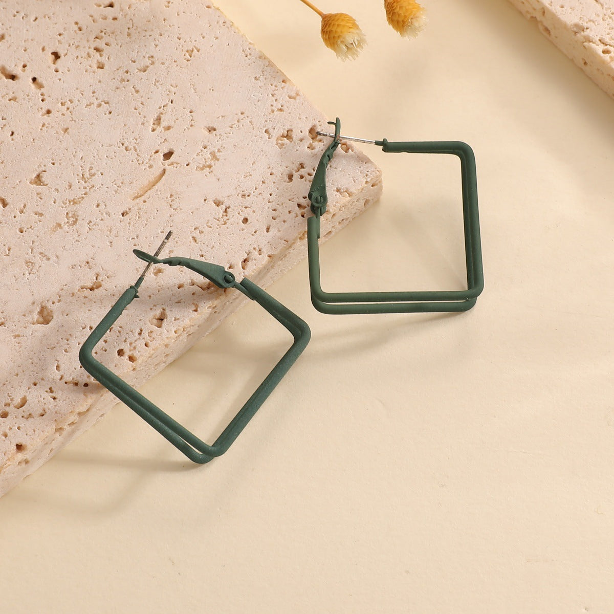 Women Geometric Earrings made of high-quality metal Fashion Glam