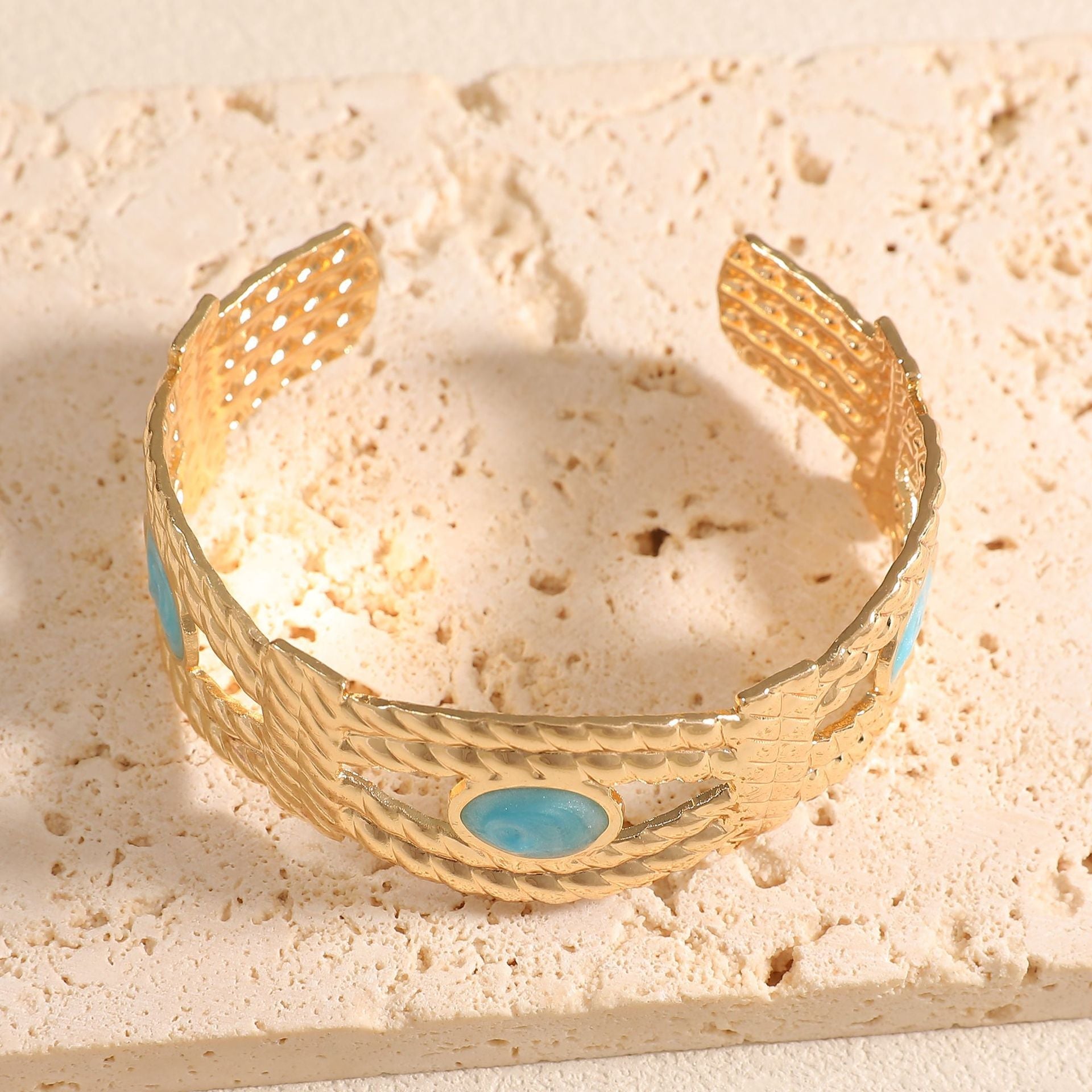 Women Open Bangle with Artistic Braiding Pattern Fashion Glam