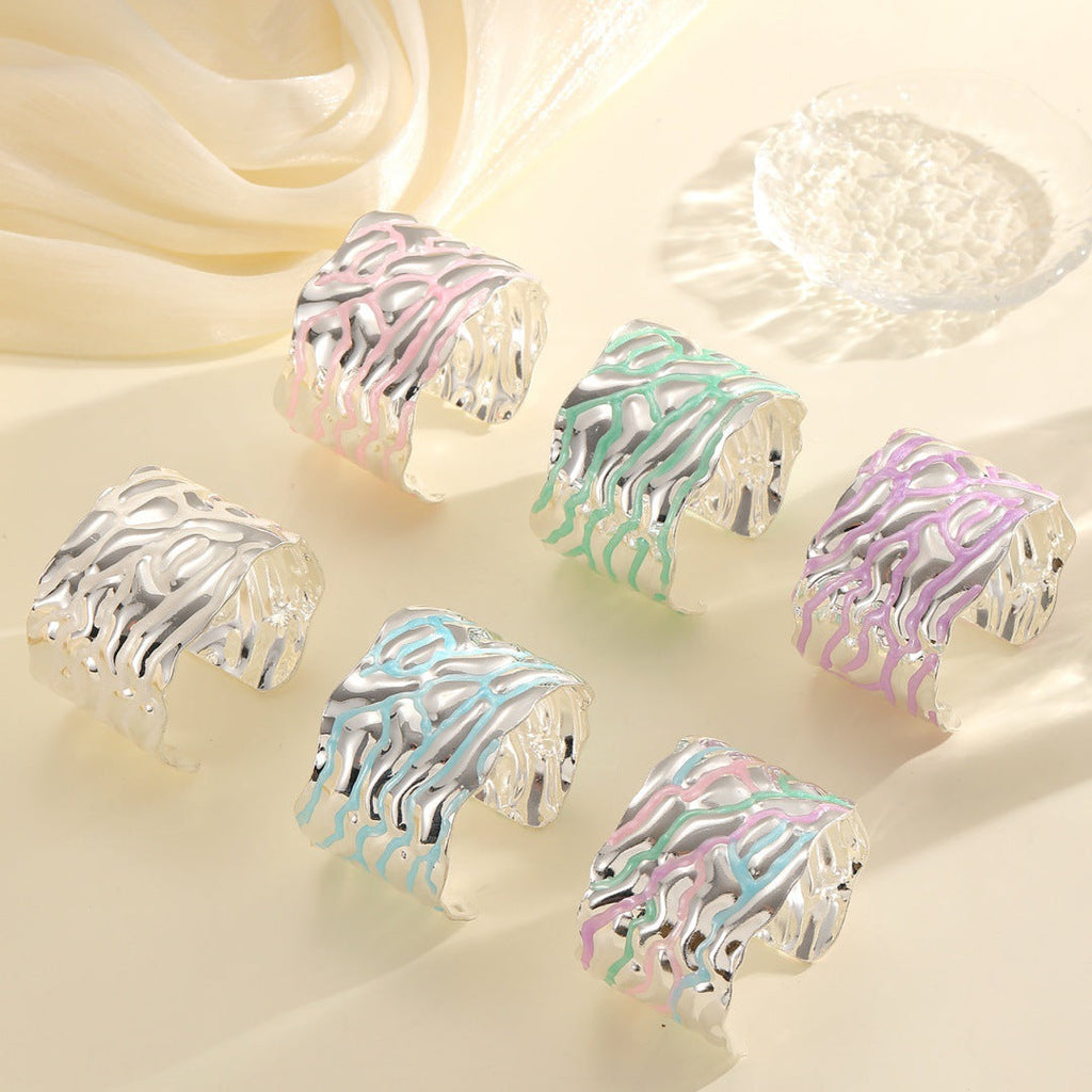 Women Open Bangle with Artistic Wave Pattern Fashion Glam