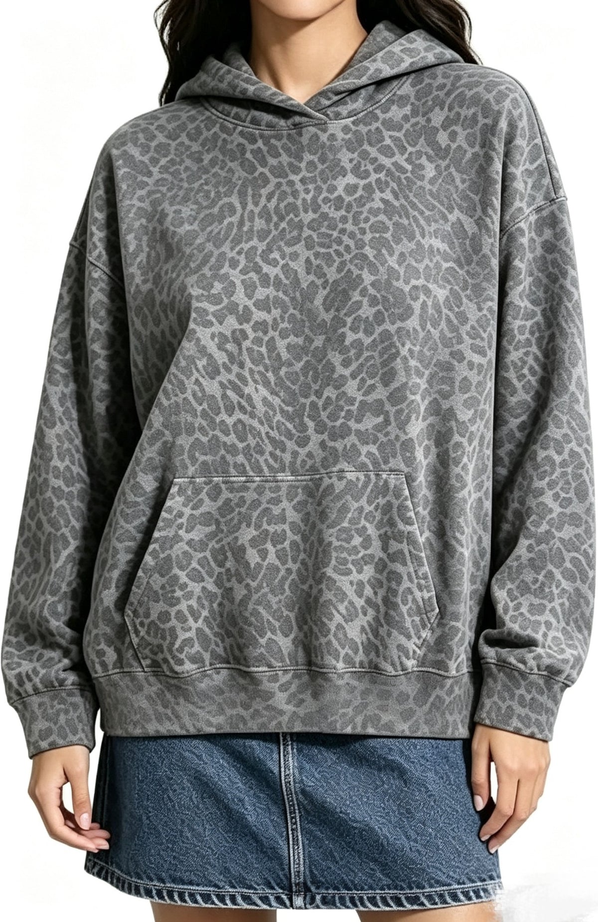 Women's Oversized Hoodie with Leopard Pattern, Kangaroo Pocket and Dropped Shoulder Fashion Glam