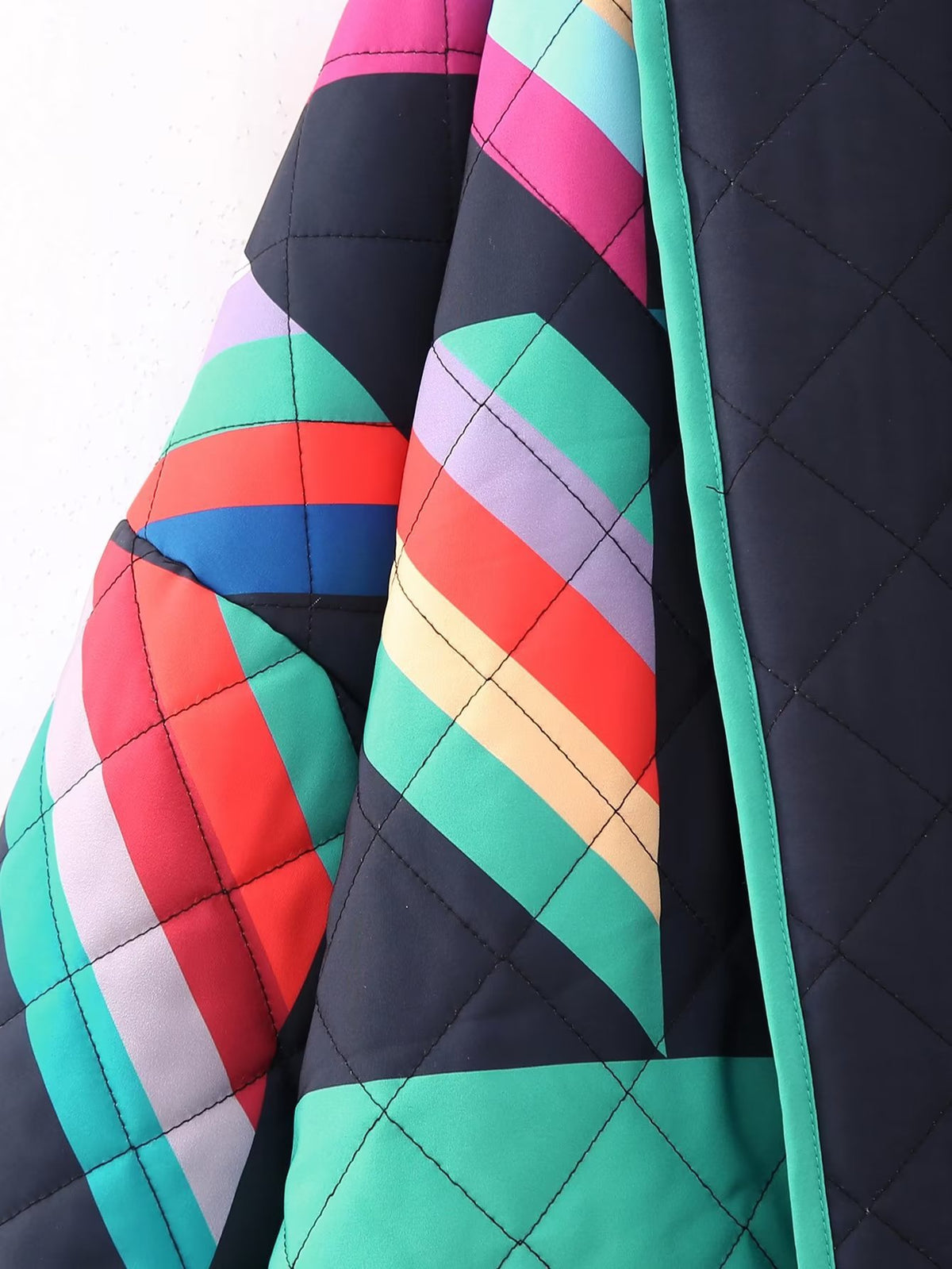 Ladies Quilted Kimono Jacket with Graphic Color Block Print and Open Front Fashion Glam