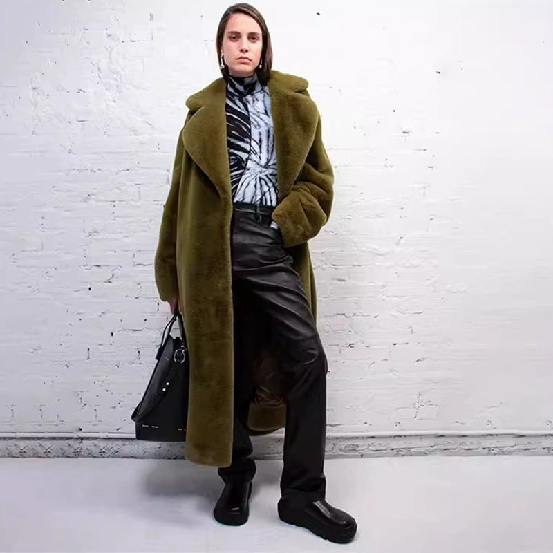 Women's Maxi Faux Fur Coat in Teddy Finish with Extra Large Shawl Collar Fashion Glam