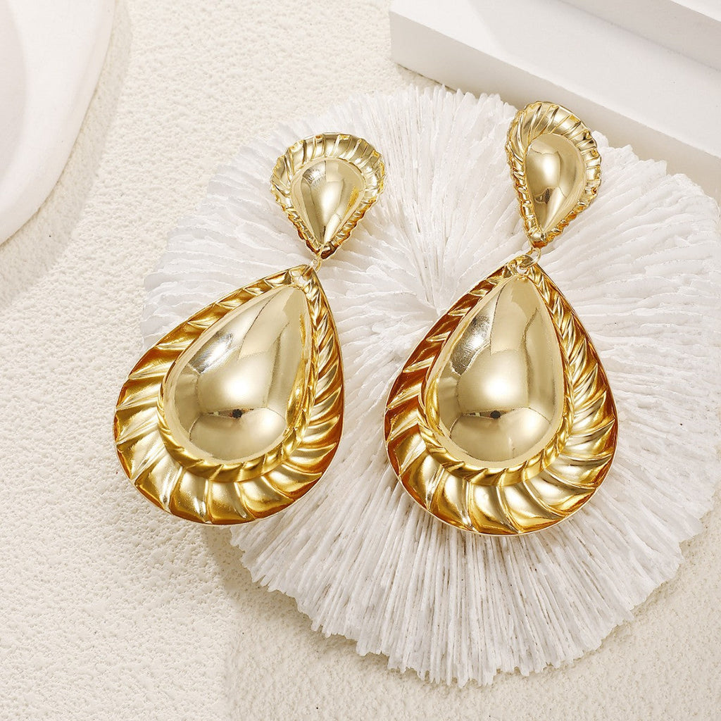 Women's earrings in artistic, structured design Fashion Glam