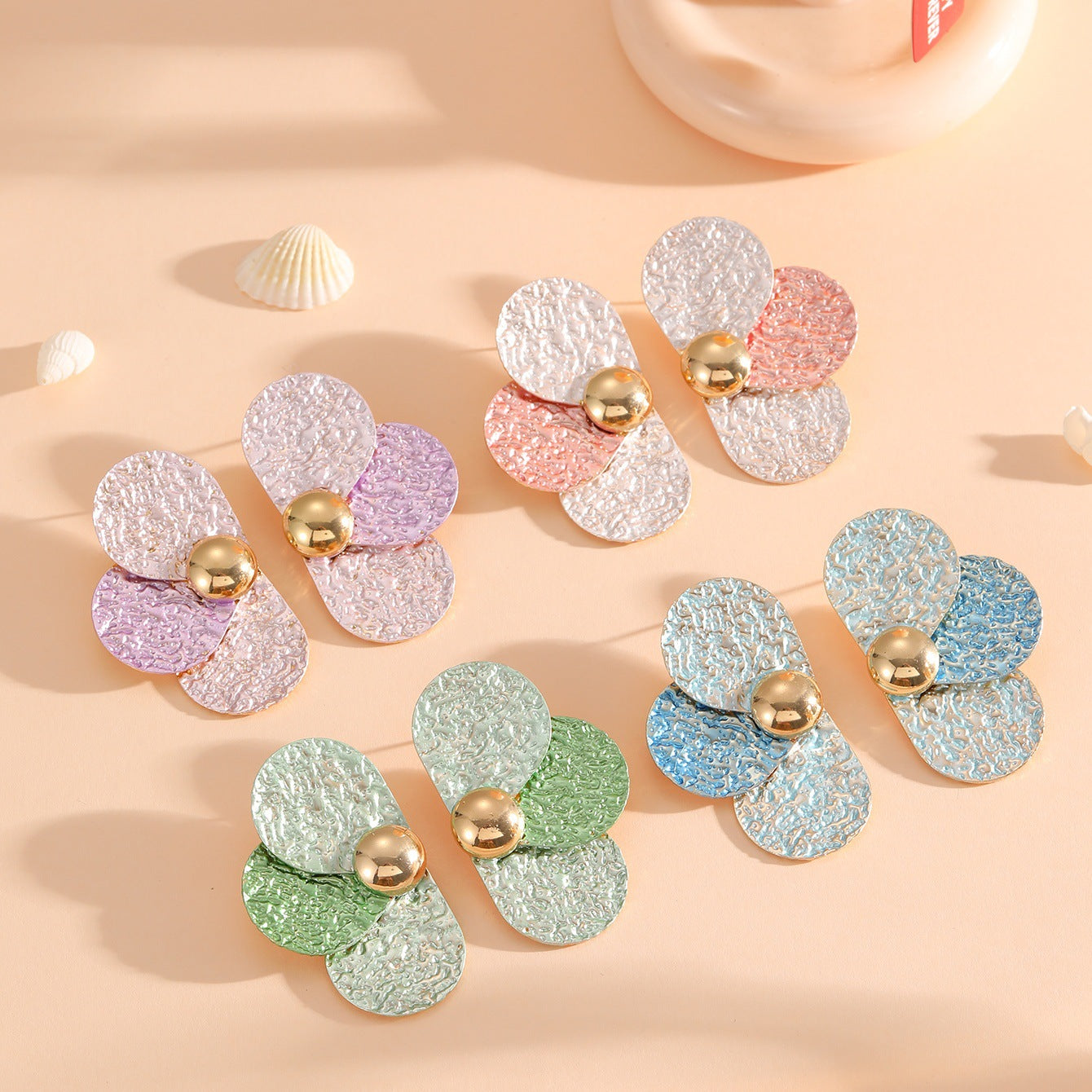 Women's ear clips in elaborate floral pattern Fashion Glam