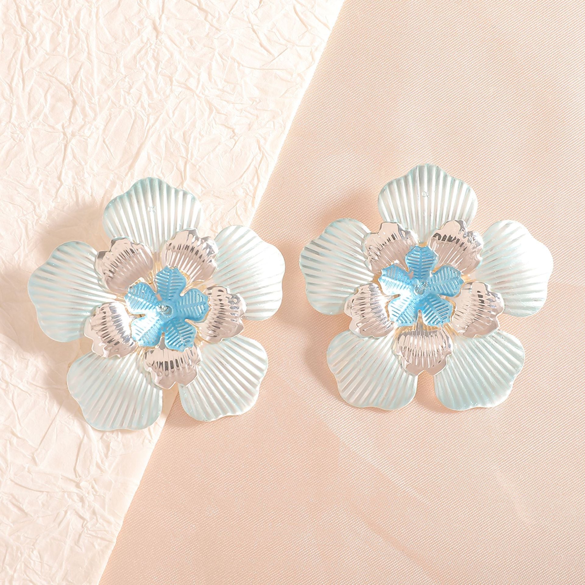 Ladies' flower earrings with intricate design and glossy accents Fashion Glam