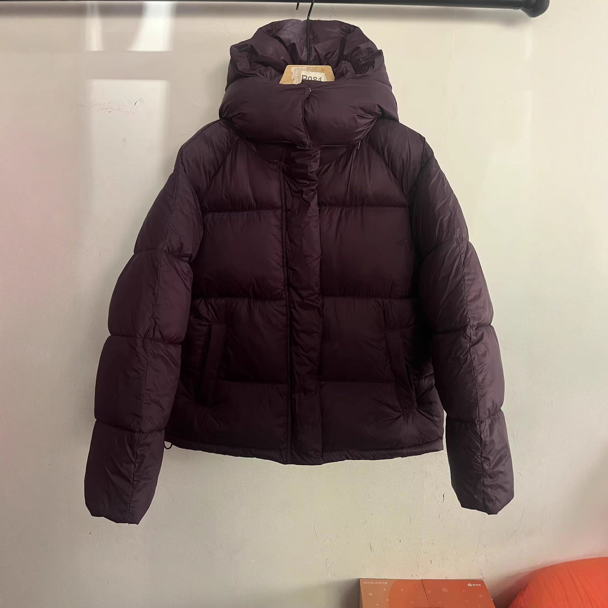 Women's short cut oversized quilted jacket with high collar and hood Fashion Glam