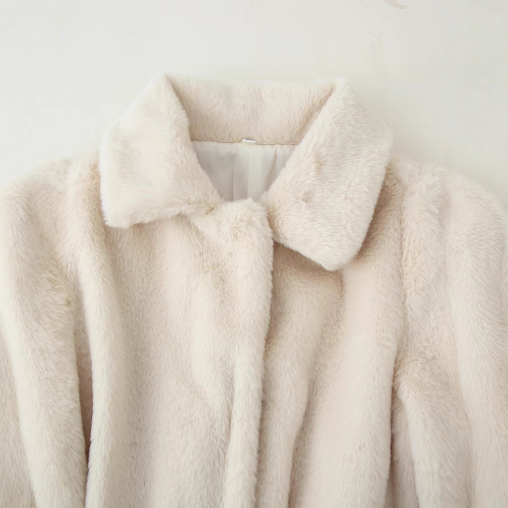 Women's short coat made of cuddly faux fur with shirt collar and tie belt Fashion Glam