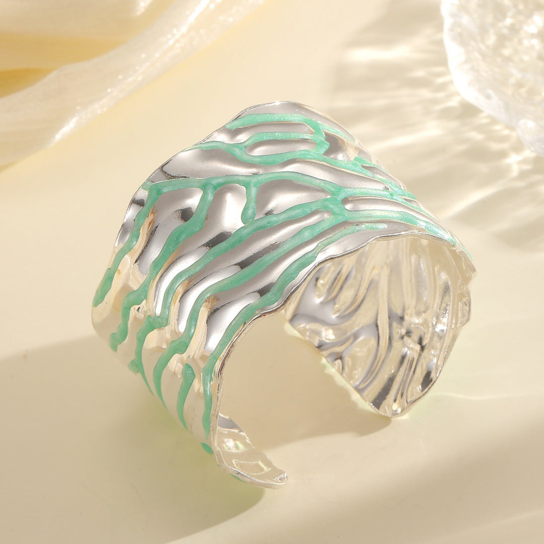 Women Open Bangle with Artistic Wave Pattern Fashion Glam