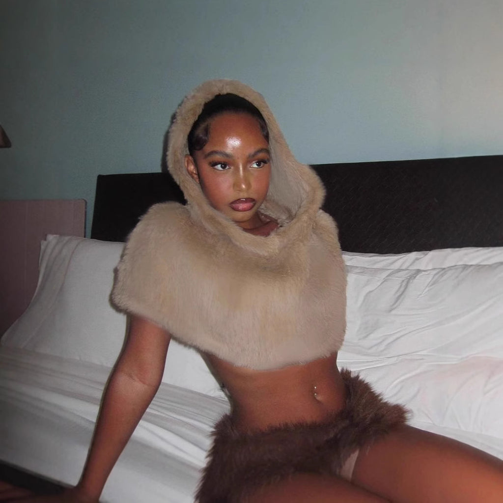 Ladies short hooded capelet made of luxurious faux fur with a concealing shoulder area Fashion Glam