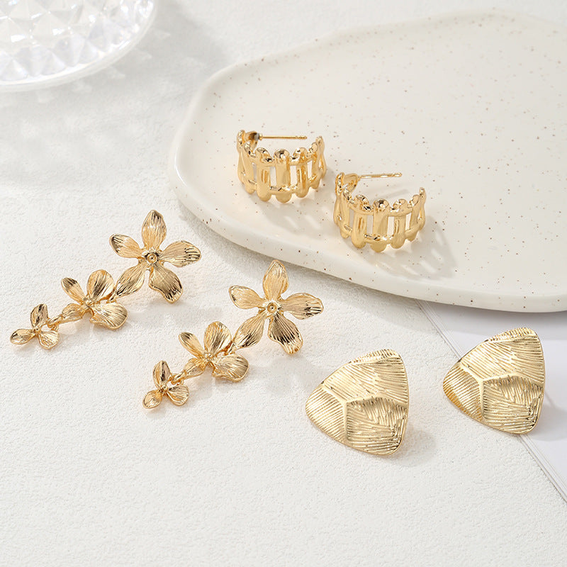 Women's Hanging Earrings with Floral Elements and Elegant Design Fashion Glam