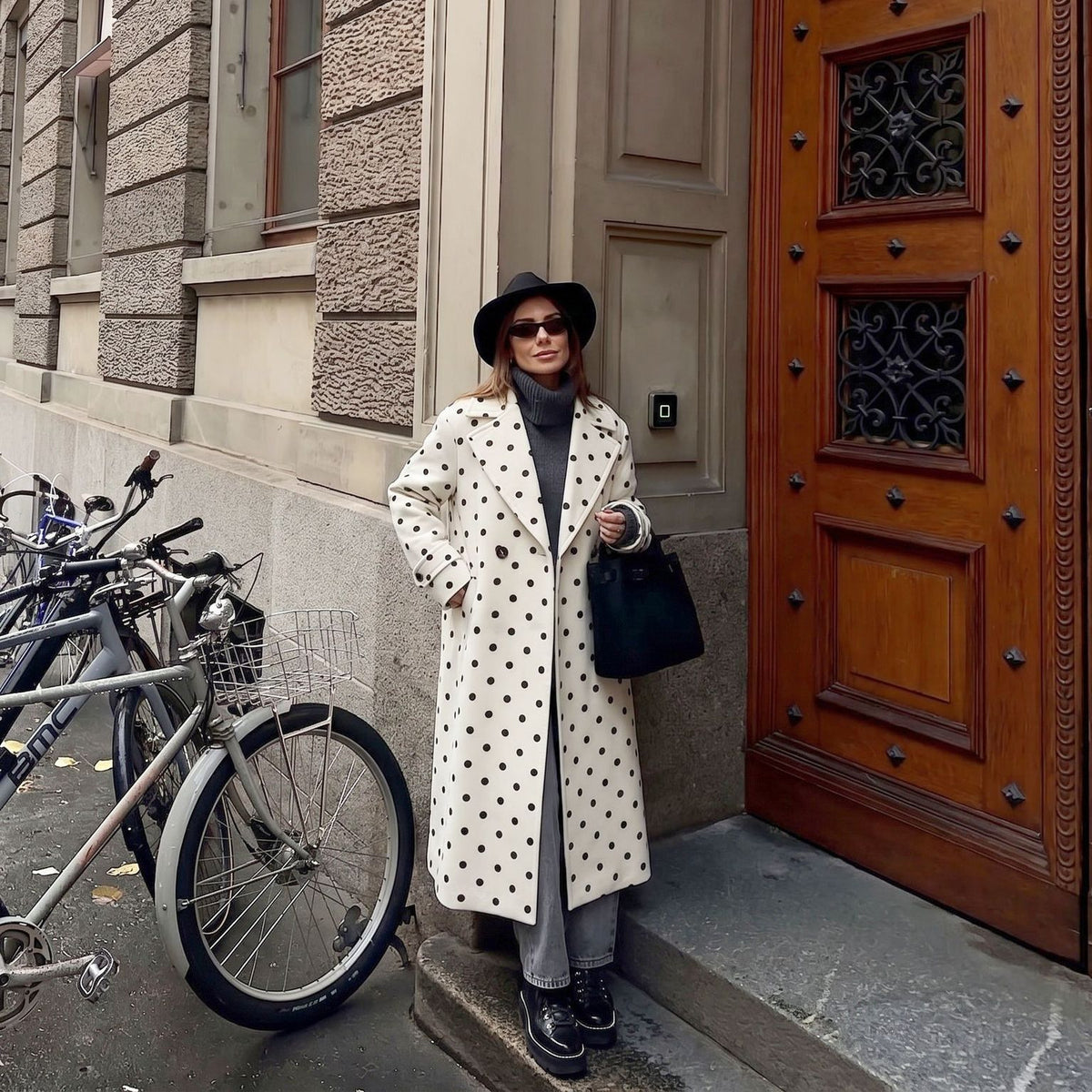Women's midi coat in polka dot pattern with lapel collar and double-breasted button placket Fashion Glam