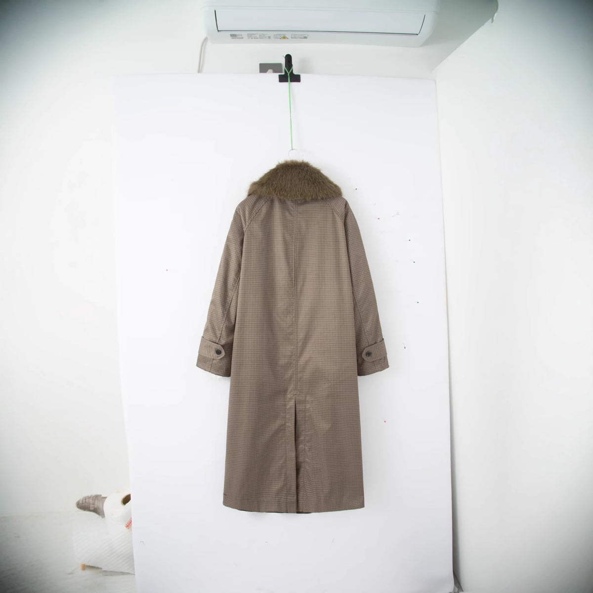 Ladies Long Glencheck Coat with Voluminous Faux Fur Collar and Straight Cut Fashion Glam