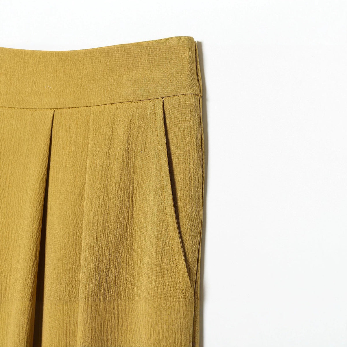 Women’s harem pants with high waistband, pleated folds and knotted cuffs Fashion Glam