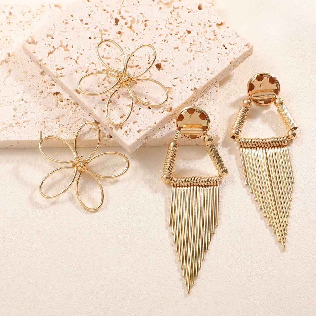 Ladies Hanging Earrings in Artistic Flower Design Fashion Glam
