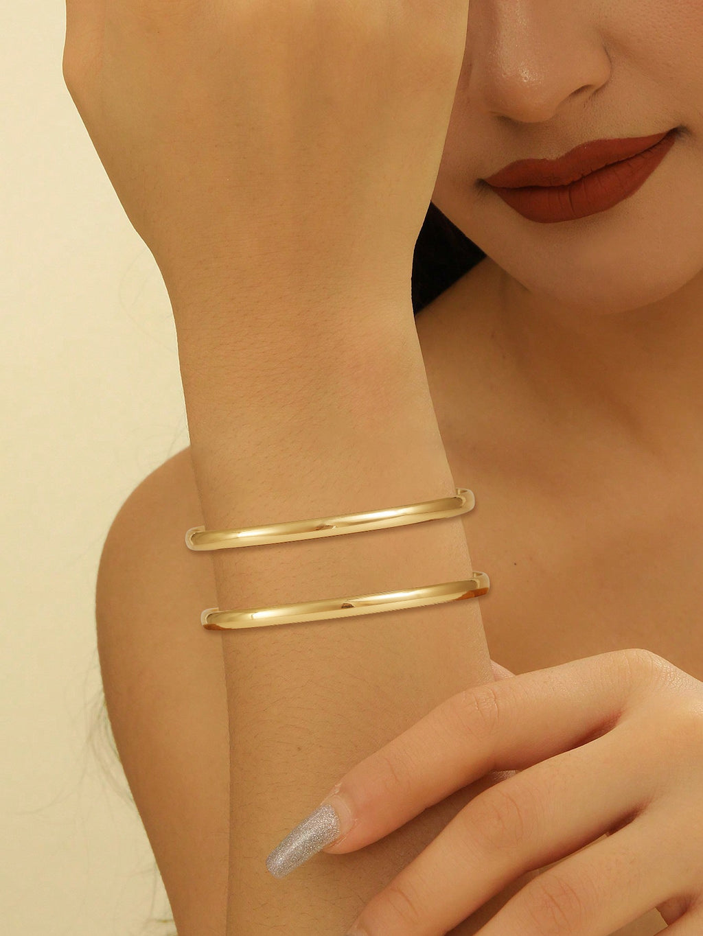 Ladies' bangle with elegant curved design Fashion Glam
