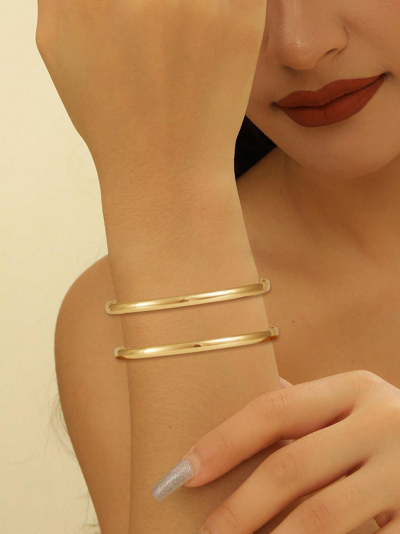 Ladies' bangle with elegant curved design Fashion Glam
