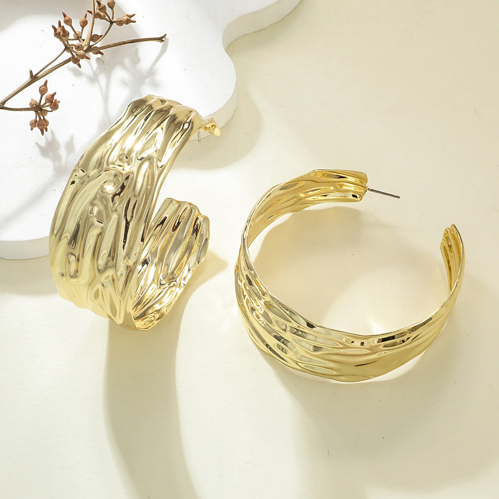 Women's Hanging Earrings in Elegant Wave Pattern Fashion Glam