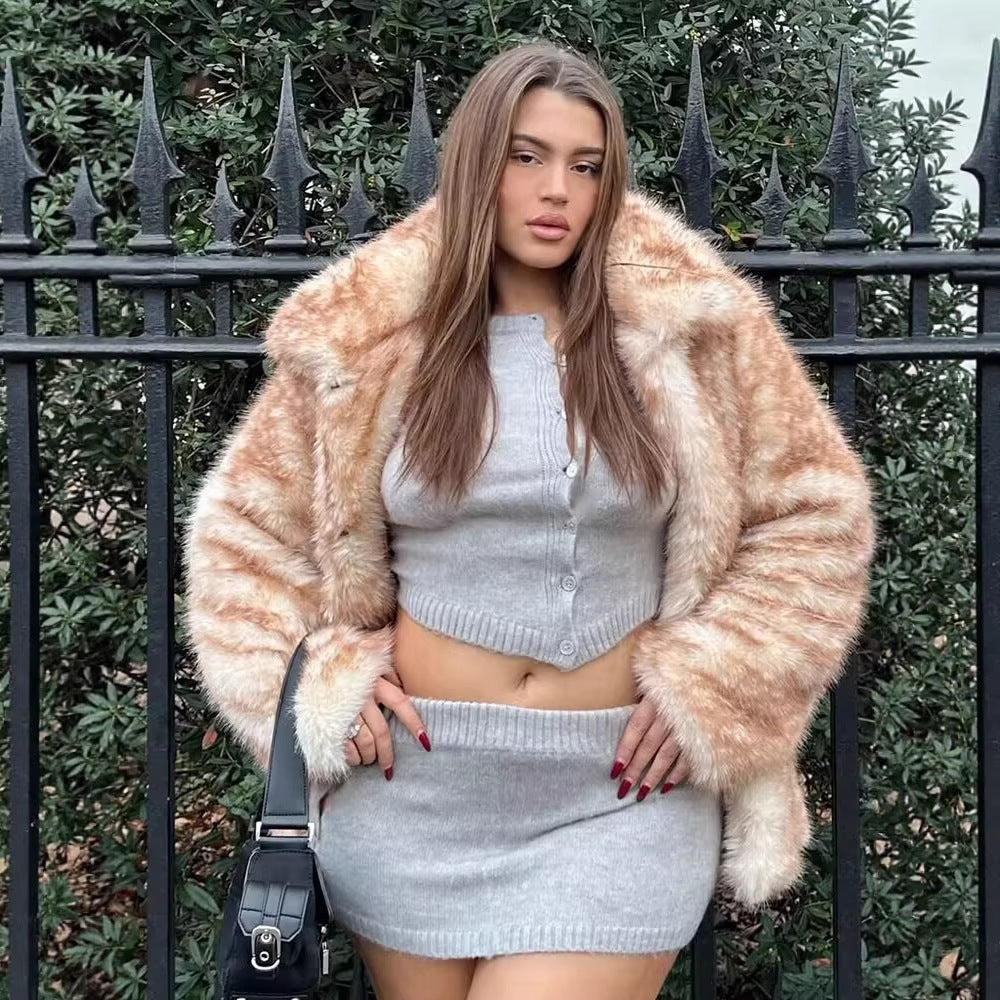Women's short coat made of voluminous teddy faux fur with stand-up collar and soft touch Fashion Glam