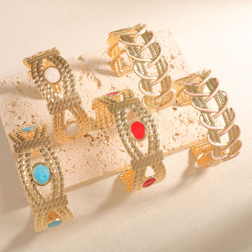 Women Open Bangle with Artistic Braiding Pattern Fashion Glam