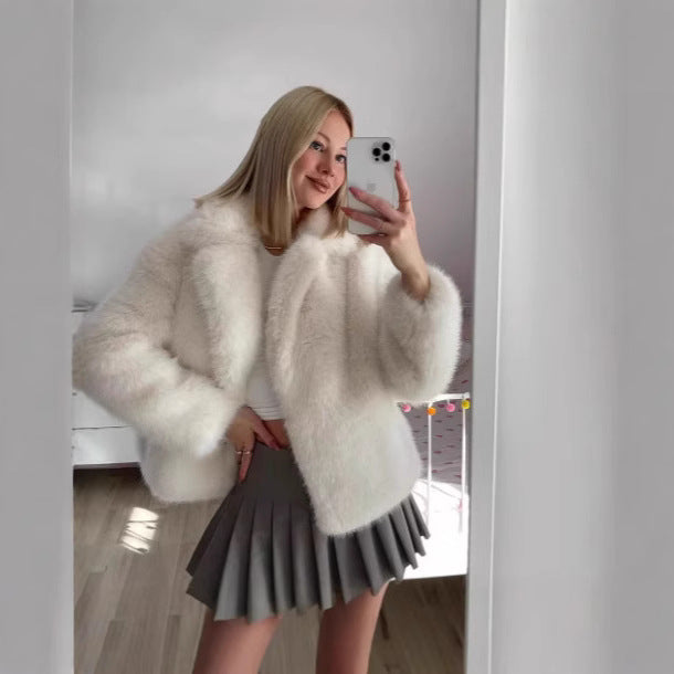 Women's Cropped Faux Fur Jacket with Soft Teddy Finish, Boxy Fit and Voluminous Lapel Fashion Glam
