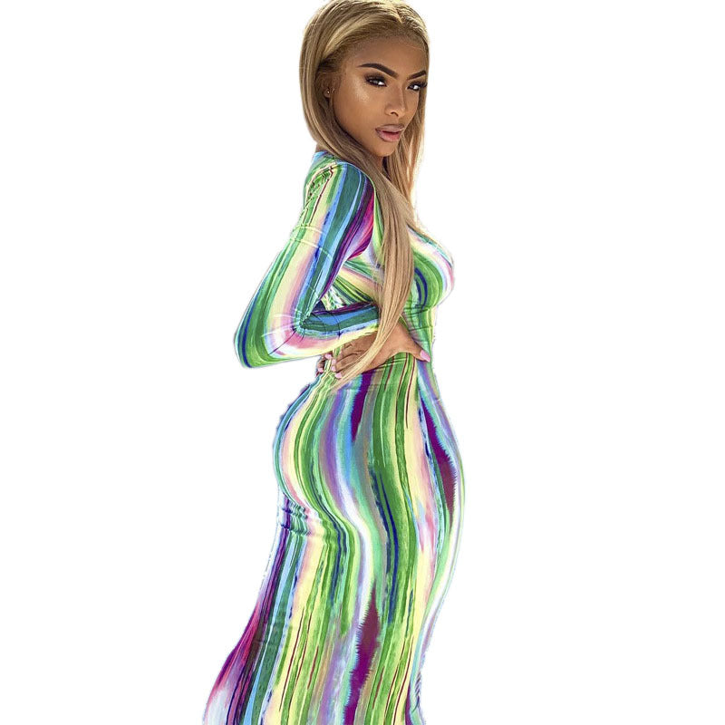 Ladies Fitted Maxi Dress with Long Sleeves and Abstract Stripe Pattern Fashion Glam