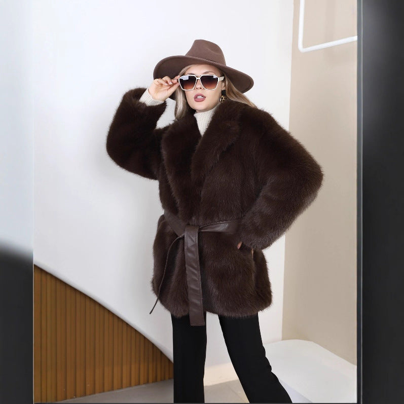 Ladies short coat made of dense high-pile with leather tie belt and wide shawl collar Fashion Glam