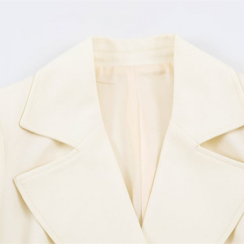 Women's short blazer with tailored silhouette and overlapping shawl collar Fashion Glam