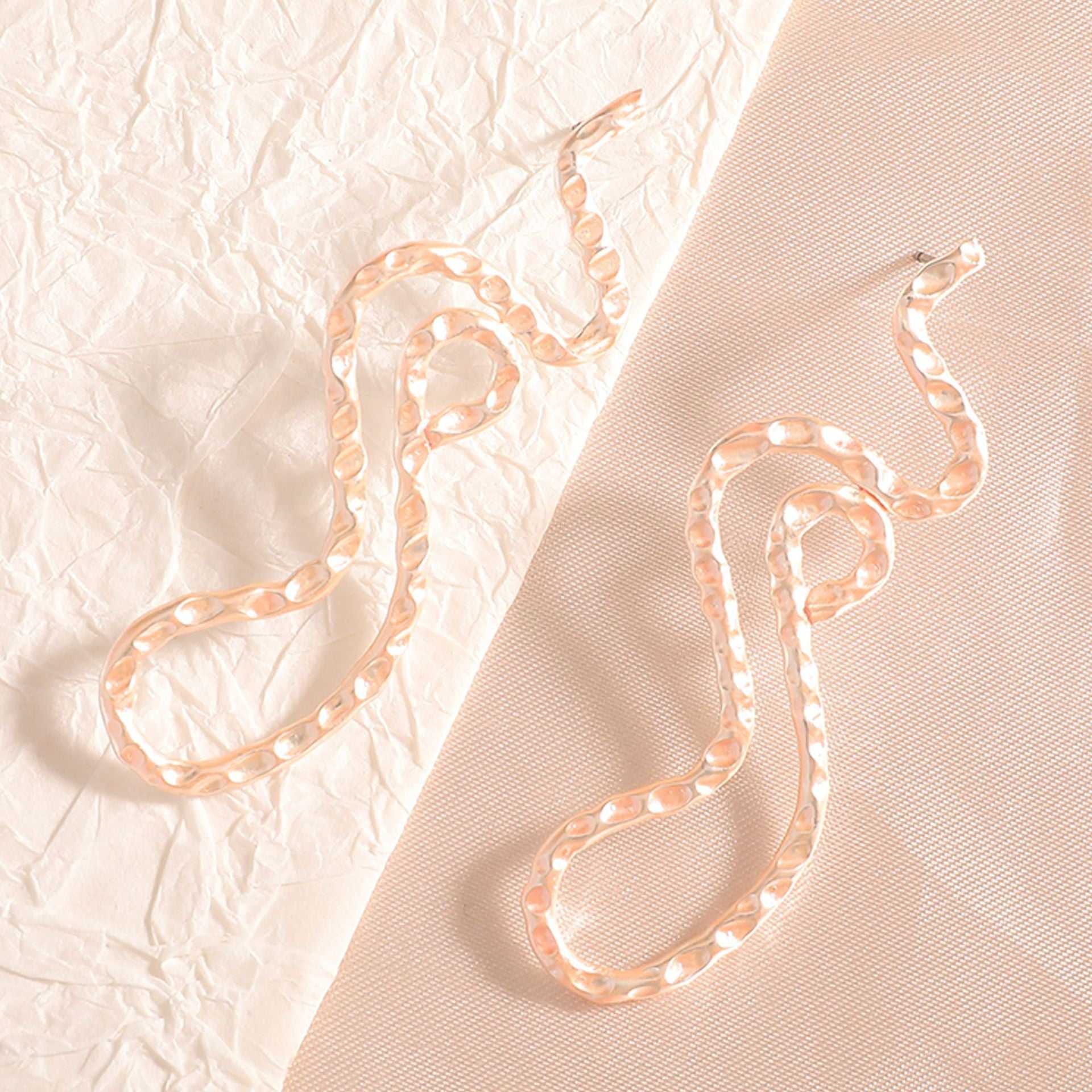 Ladies earrings in elegant wave pattern Fashion Glam
