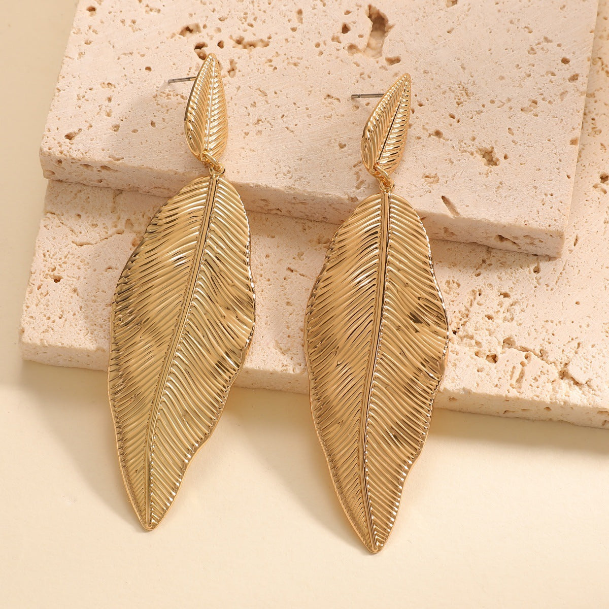 Women's Hanging Earrings in Elegant Leaf Design Fashion Glam