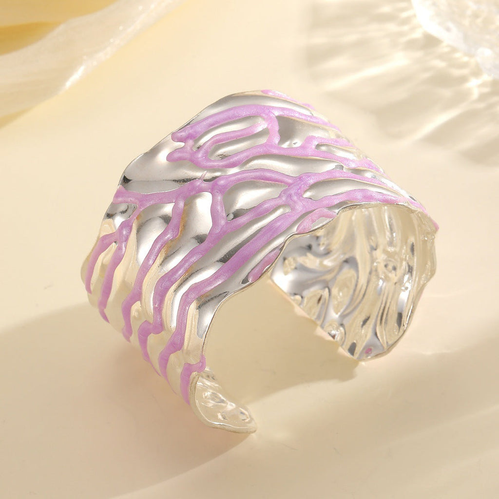 Women Open Bangle with Artistic Wave Pattern Fashion Glam