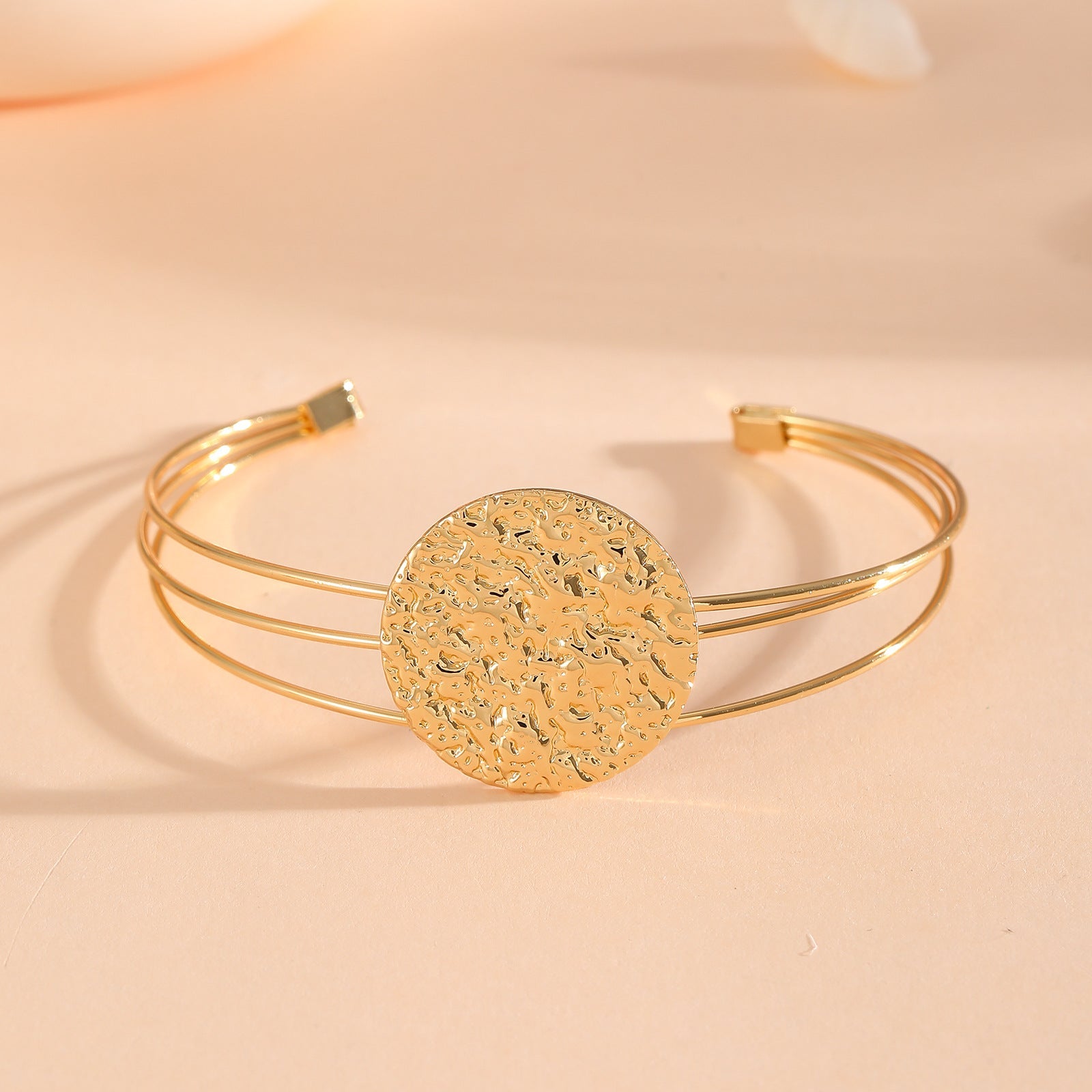 Women's bracelet with intricate bow design Fashion Glam