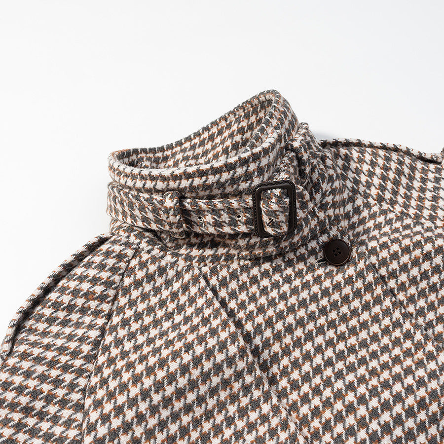 Ladies short jacket in houndstooth with stand-up collar, double-breasted and waist details Fashion Glam