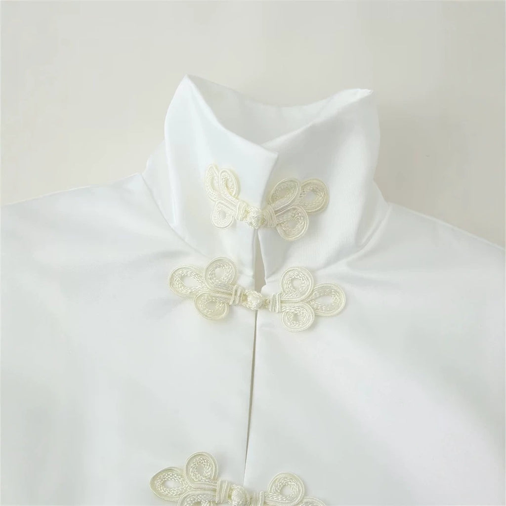 Women's short jacket with stand-up collar and decorative knot closures in Mandarin style Fashion Glam