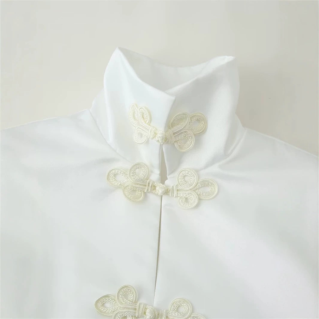 Women's short jacket with stand-up collar and decorative knot closures in Mandarin style Fashion Glam