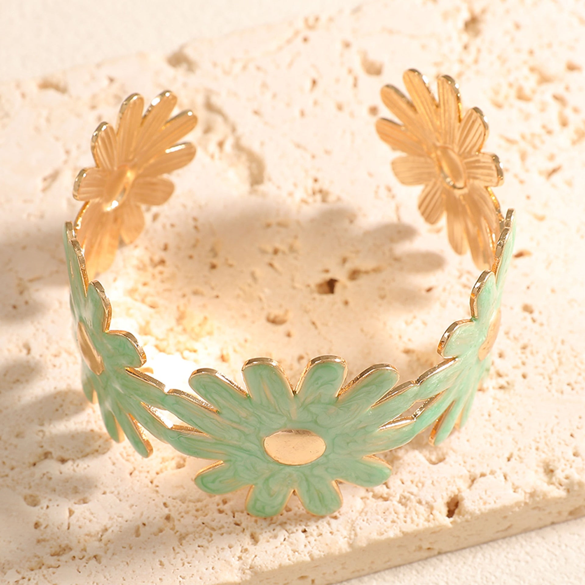 Women's bangle with floral flower pattern Fashion Glam