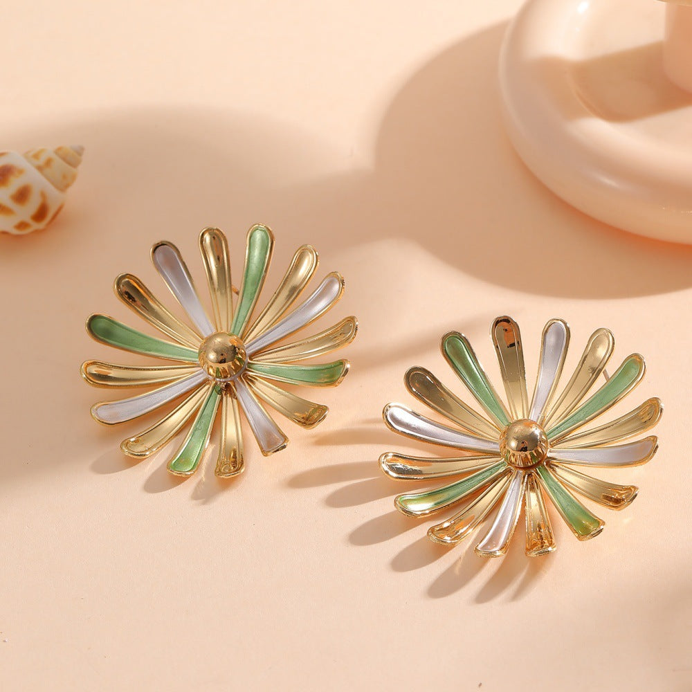 Women’s Flower Earrings in Modern 3D Design Fashion Glam