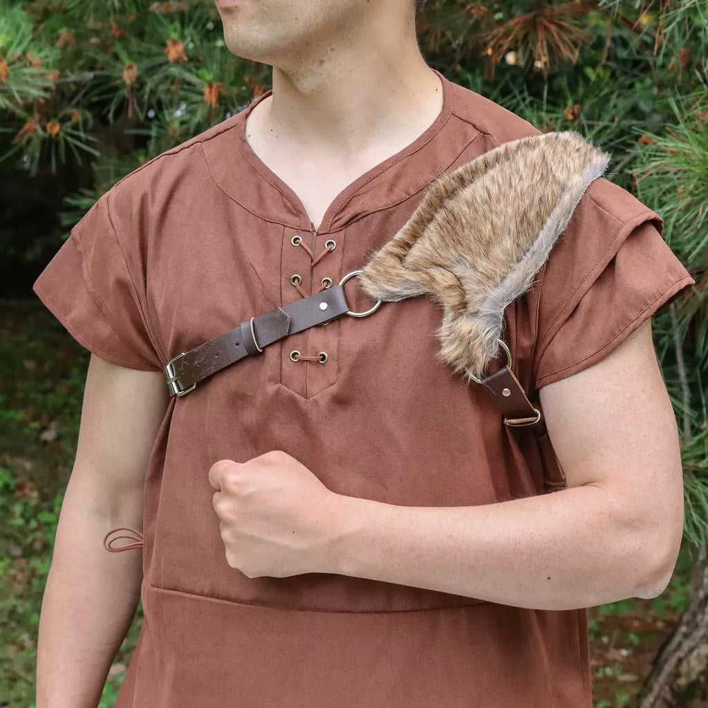 Men's shoulder strap with faux fur padding and adjustable leather strap Fashion Glam