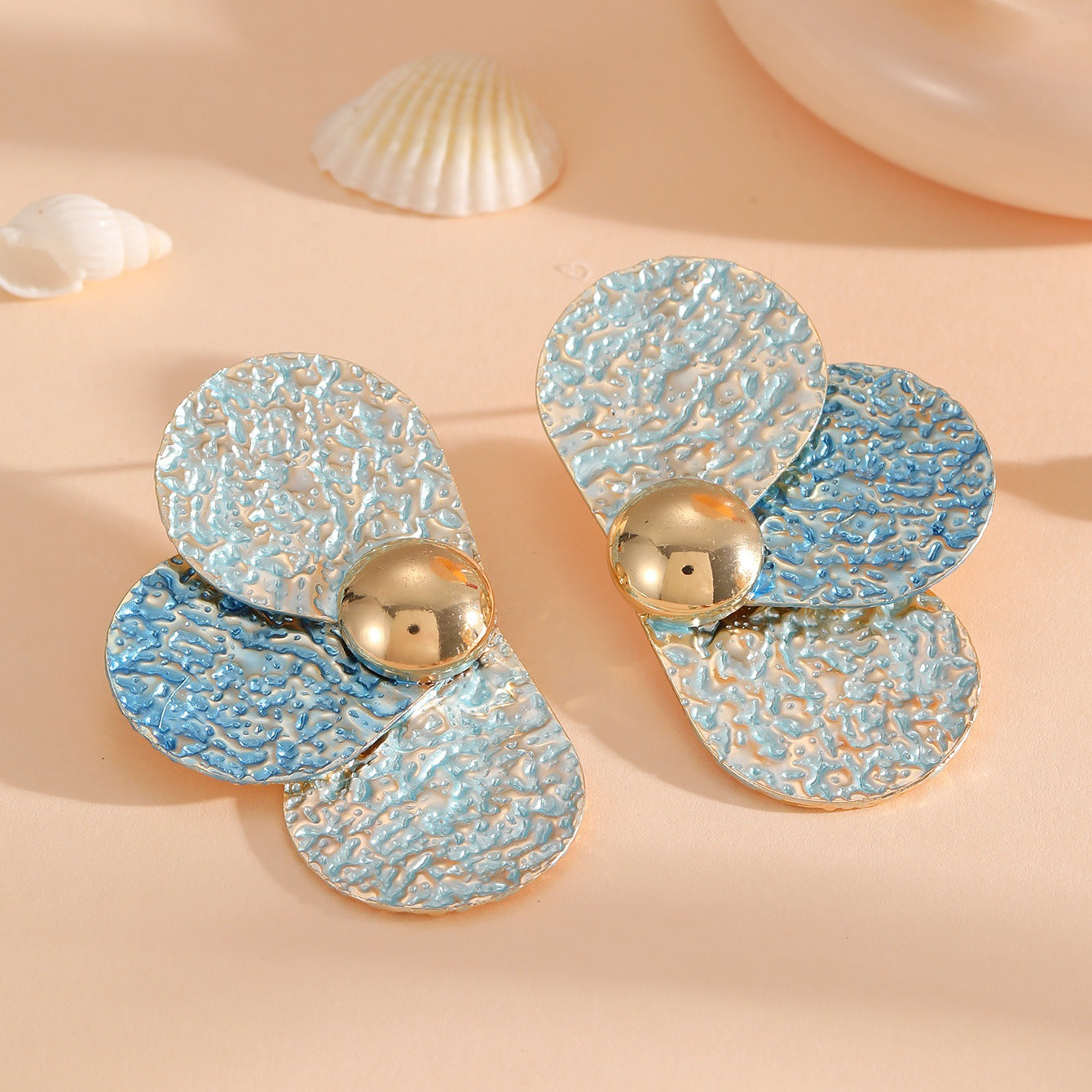 Women's ear clips in elaborate floral pattern Fashion Glam