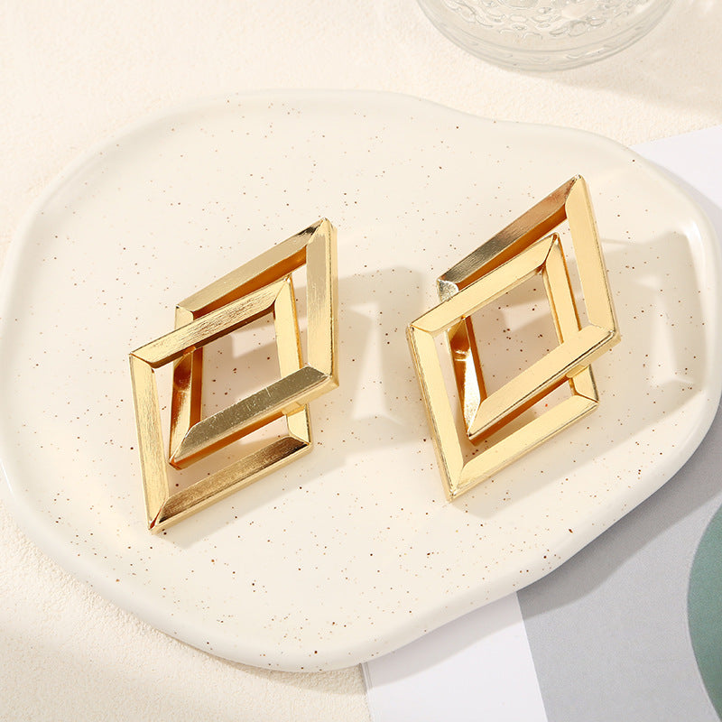 Women's Hanging Earrings with Square Design and Glossy Surface Fashion Glam
