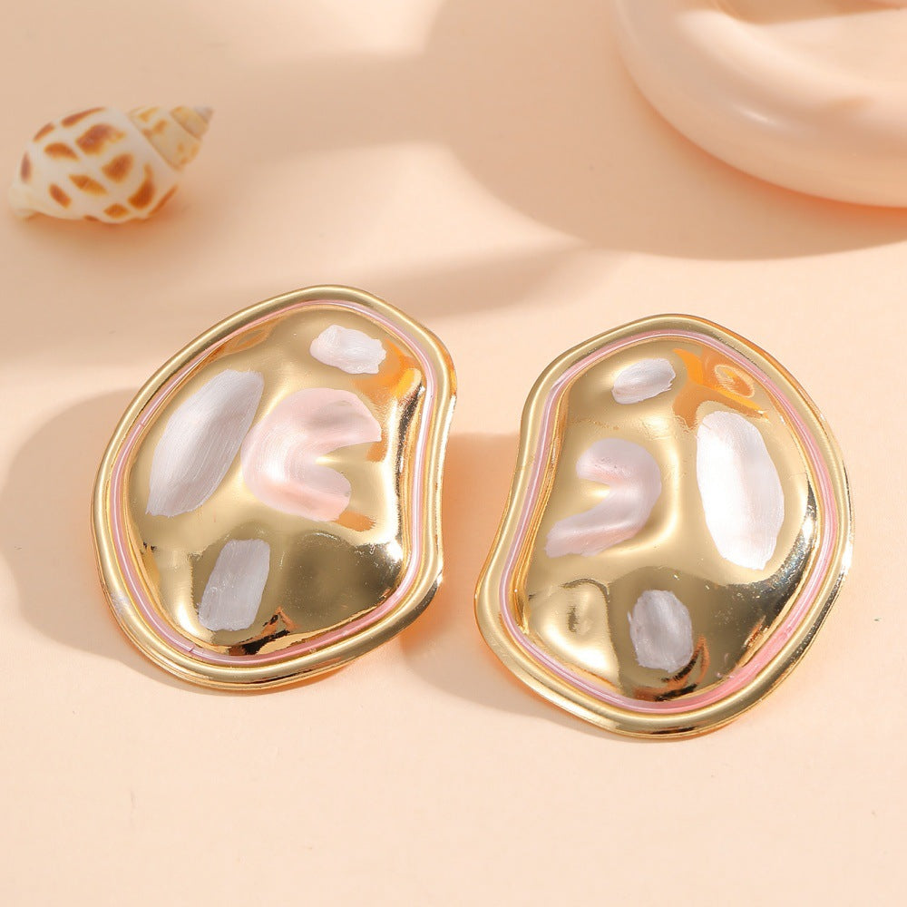 Ladies Hanging Earrings in a modern, organic design Fashion Glam