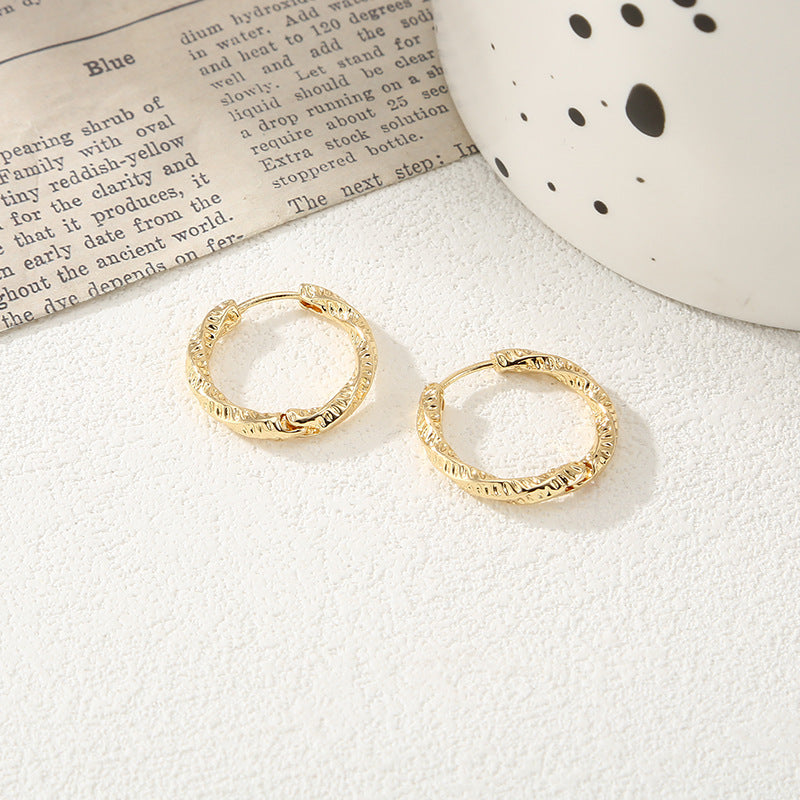 Women's hoop earrings with modern, textured design Fashion Glam