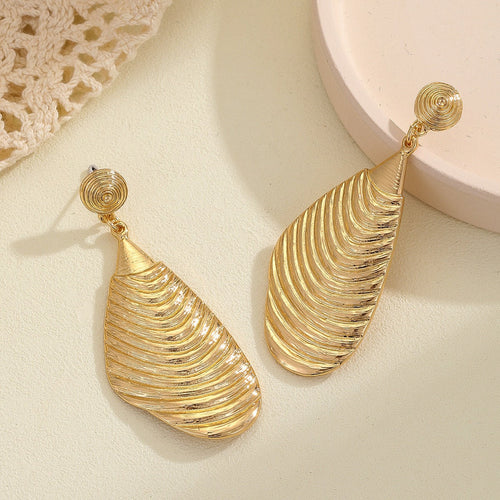 Ladies Elegant Earrings made of high-quality, textured metal Fashion Glam