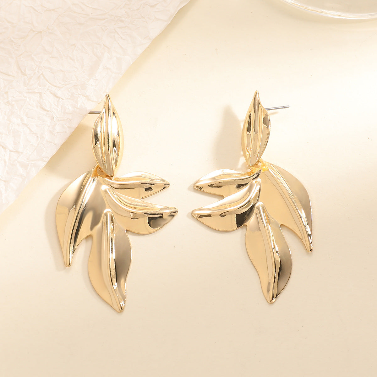 Women’s earrings with elegant leaf design Fashion Glam