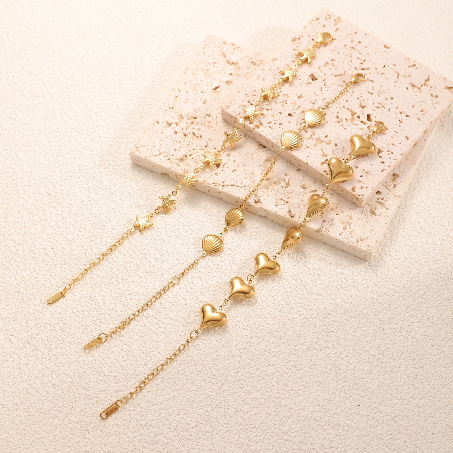 Ladies' bracelet with elegant heart design and fine link chain Fashion Glam