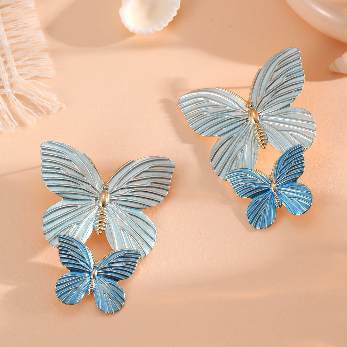 Ladies' brooches in elegant butterfly design Fashion Glam