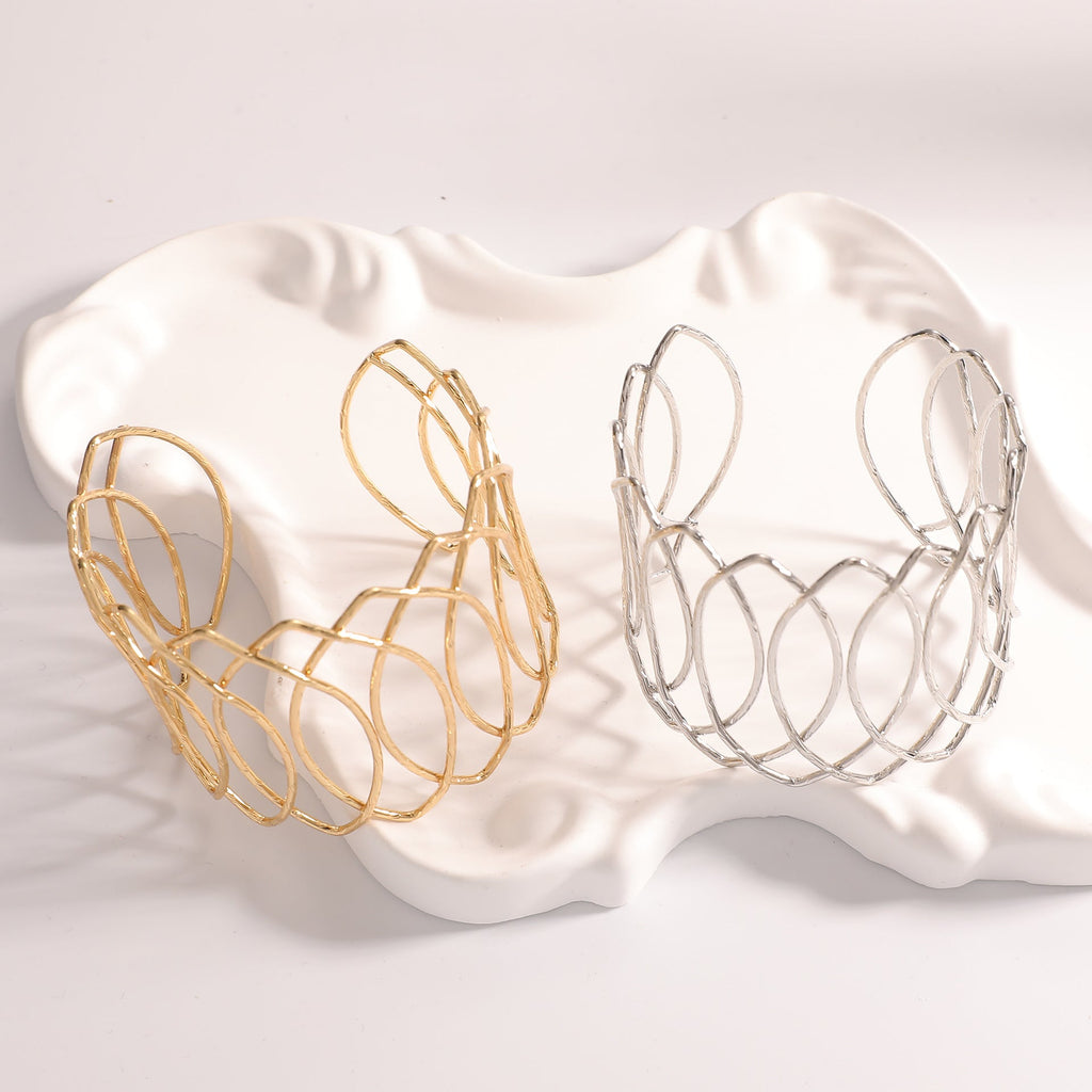 Women Open Bangle with Artfully Curved Design Fashion Glam